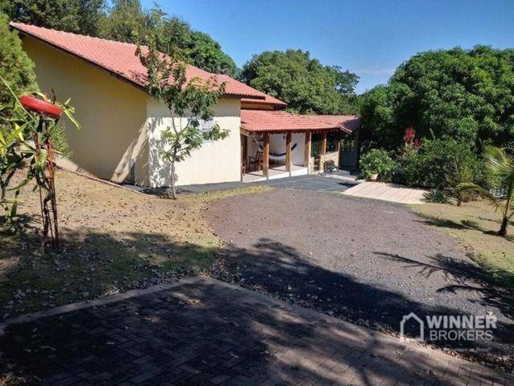 Chácara à venda com 3 quartos, 250m² - Foto 2