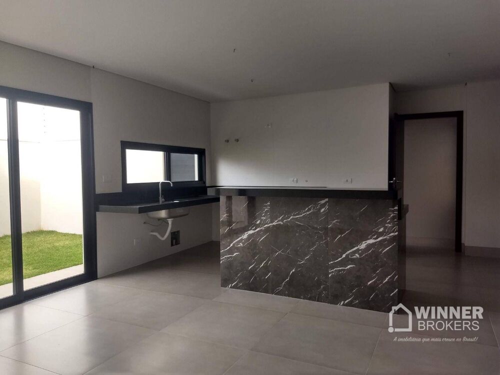 Sobrado à venda com 3 quartos, 225m² - Foto 1