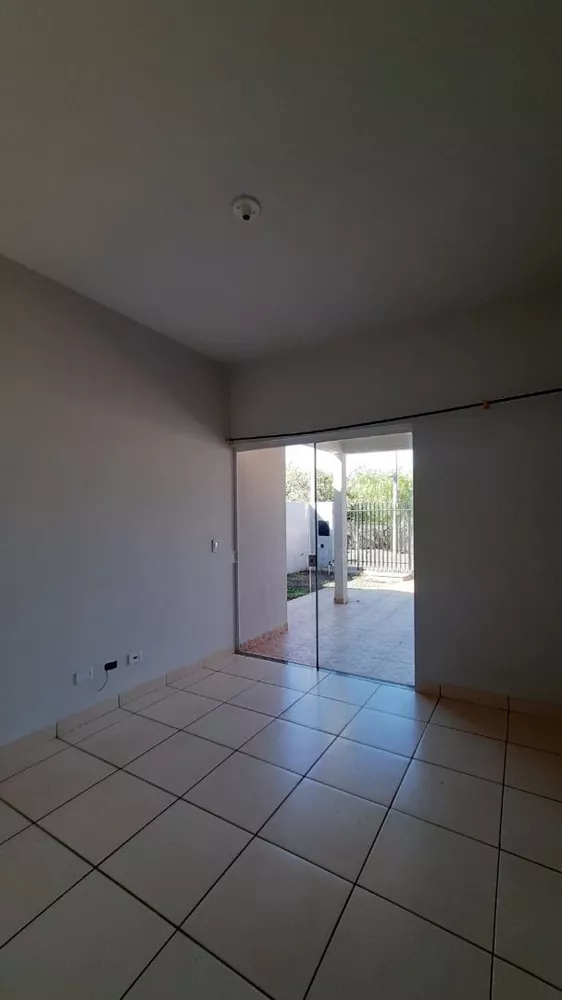 Casa à venda com 2 quartos, 65m² - Foto 3