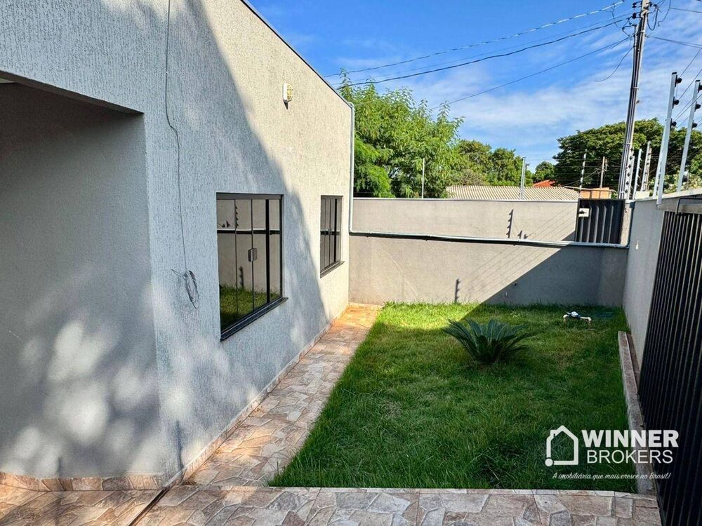 Casa à venda com 7 quartos, 180m² - Foto 2