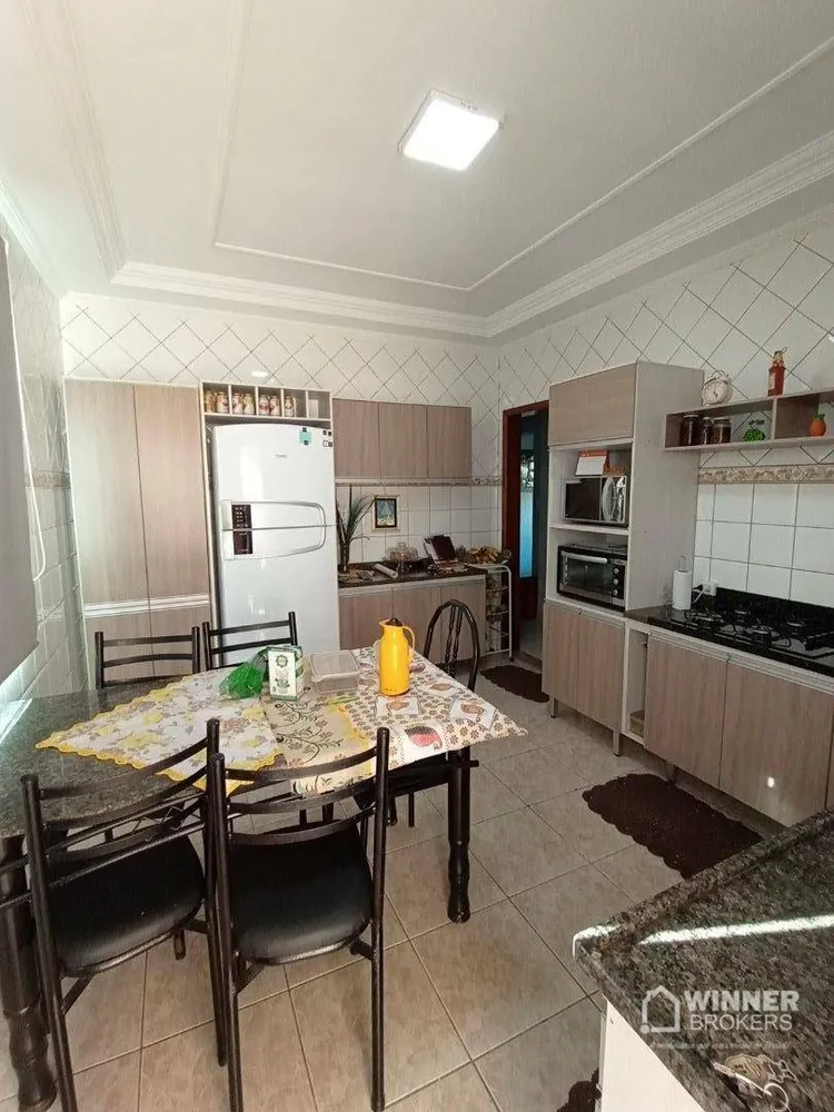 Casa, 3 quartos, 197 m² - Foto 2