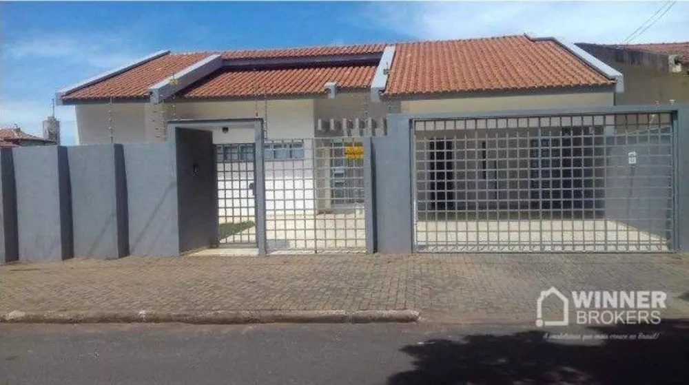 Casa à venda com 3 quartos, 220m² - Foto 1