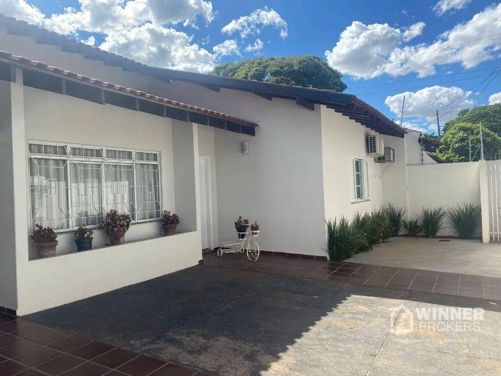 Casa, 3 quartos, 229 m² - Foto 1