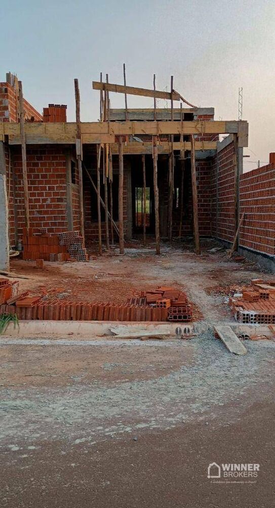 Casa à venda com 3 quartos, 79m² - Foto 1