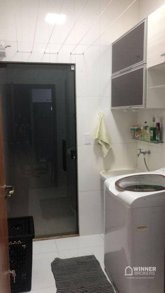 Casa à venda com 4 quartos, 220m² - Foto 2
