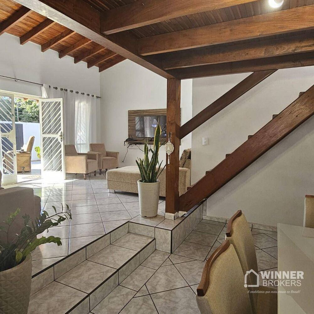 Casa à venda com 3 quartos, 356m² - Foto 2