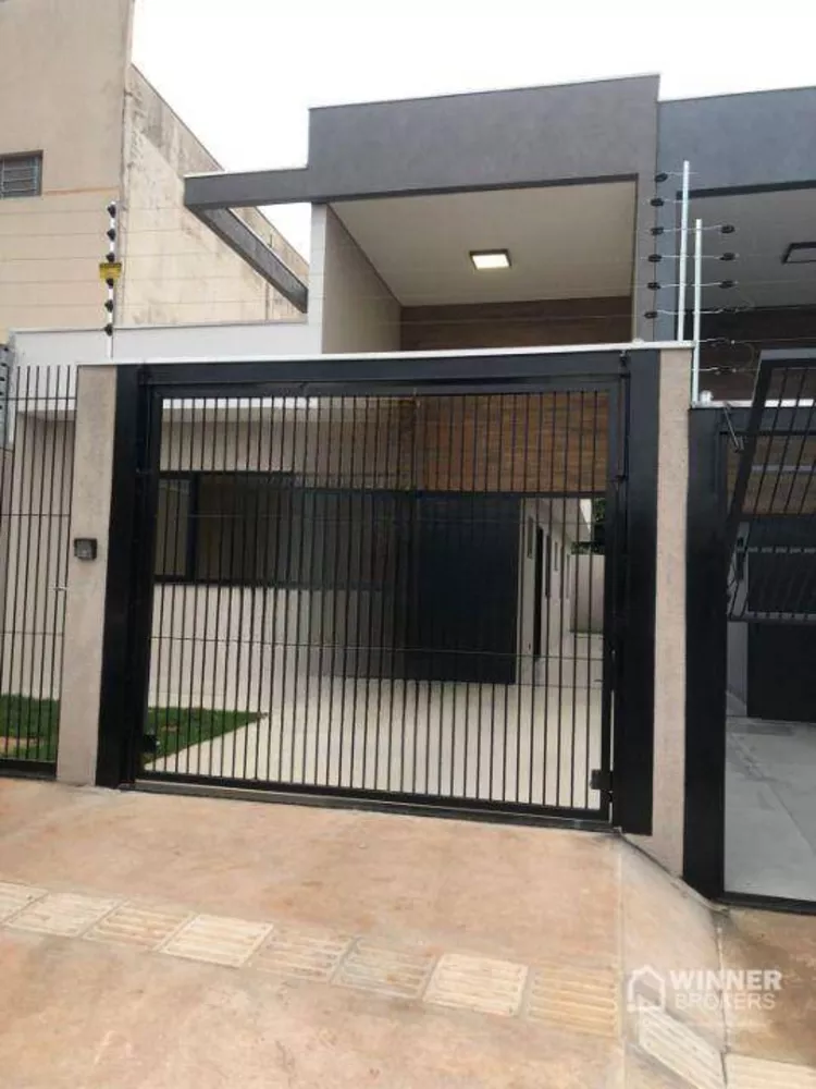 Casa à venda com 3 quartos, 101m² - Foto 1