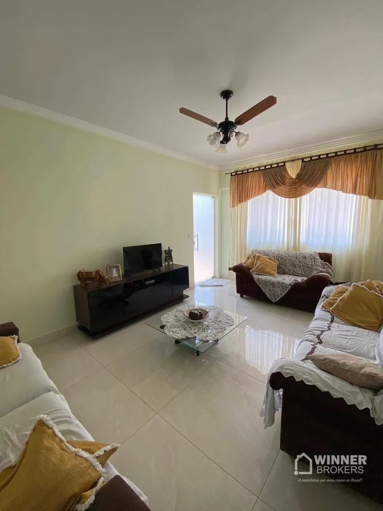 Casa, 5 quartos, 197 m² - Foto 1