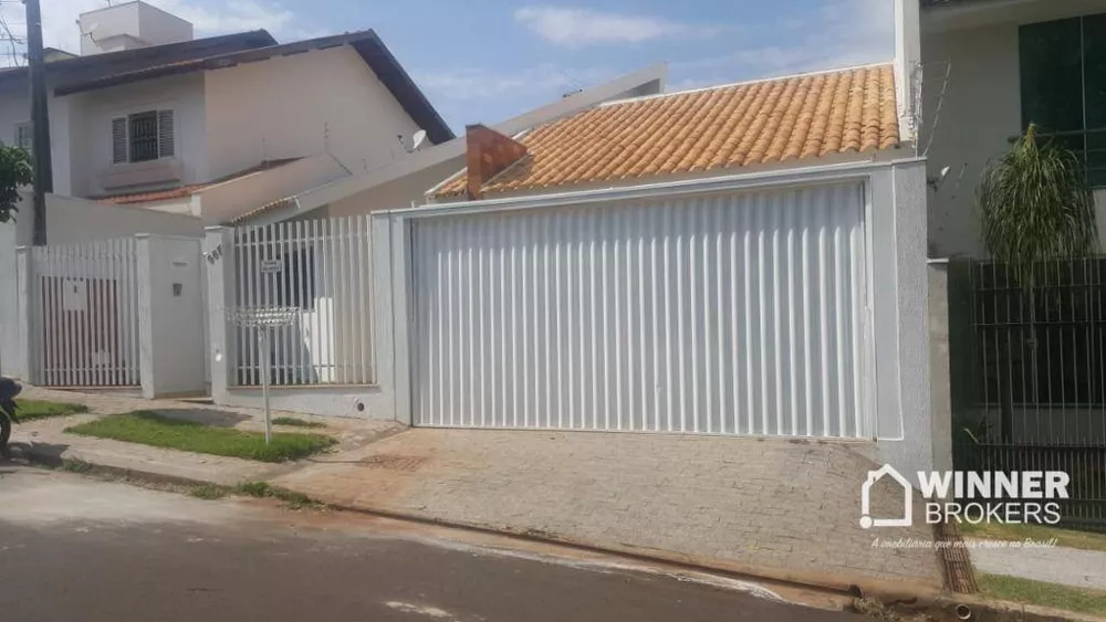 Casa à venda com 4 quartos, 260m² - Foto 1