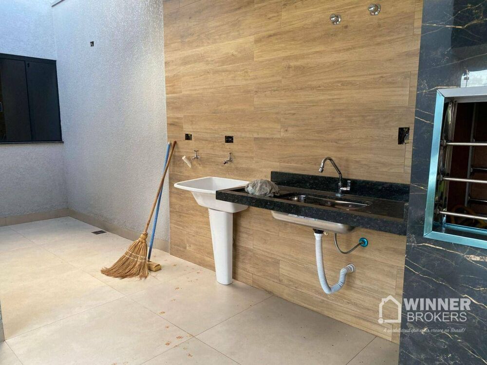 Casa à venda com 3 quartos, 104m² - Foto 1