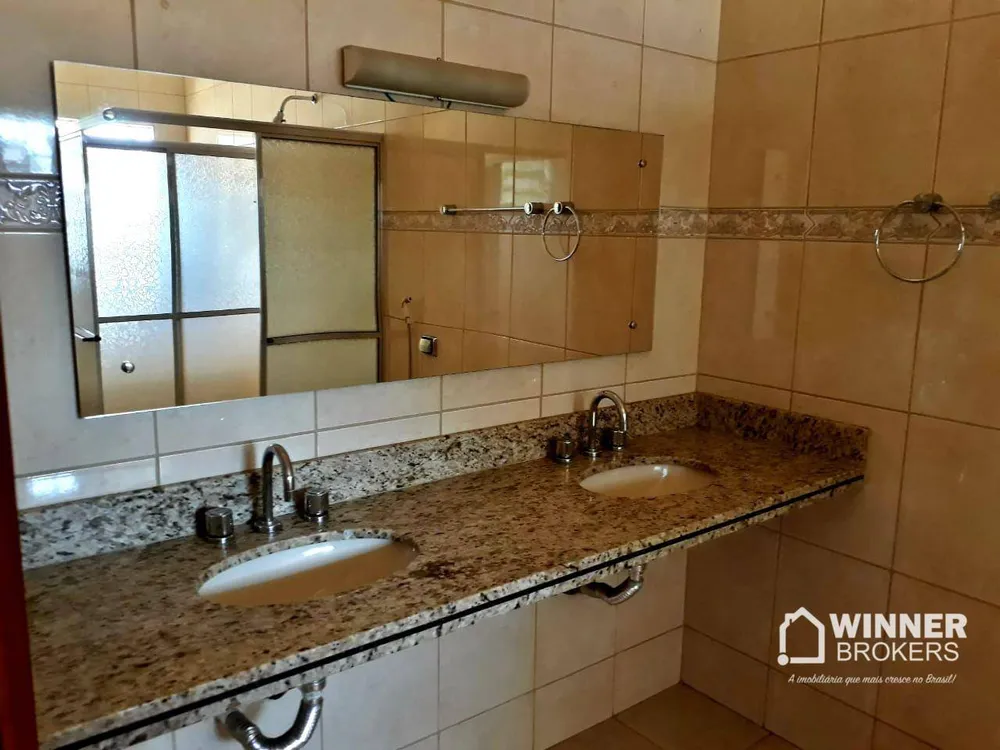 Sobrado, 5 quartos, 380 m² - Foto 2