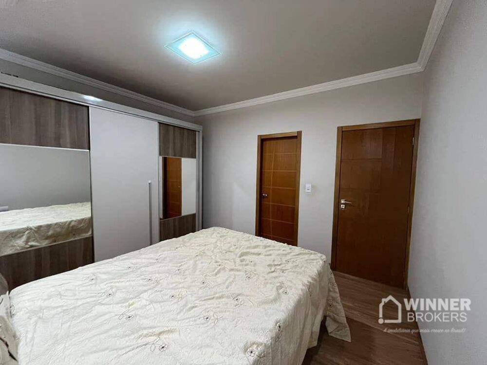 Casa à venda com 3 quartos, 215m² - Foto 2