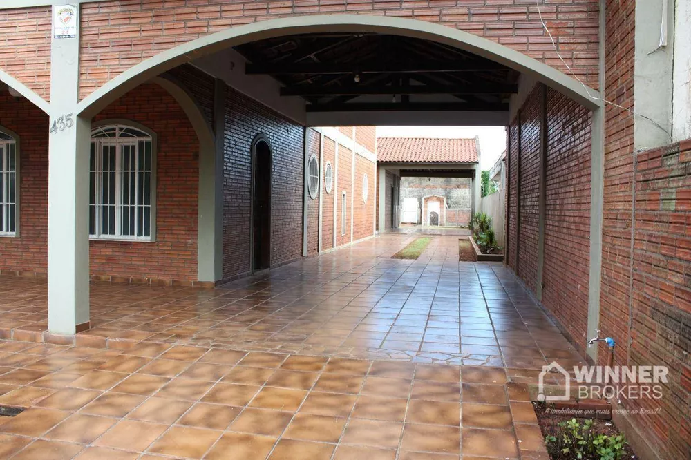 Sobrado à venda com 6 quartos, 480m² - Foto 2