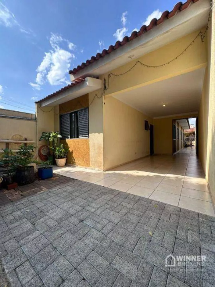 Casa à venda com 3 quartos, 124m² - Foto 1