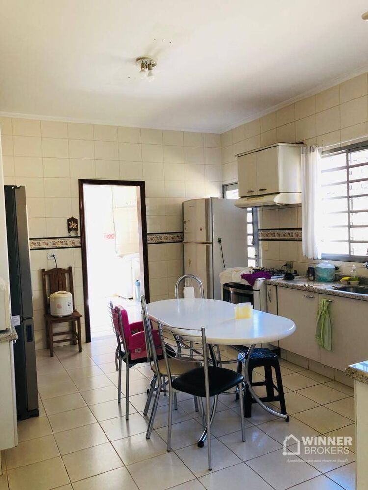 Sobrado à venda com 5 quartos, 309m² - Foto 2