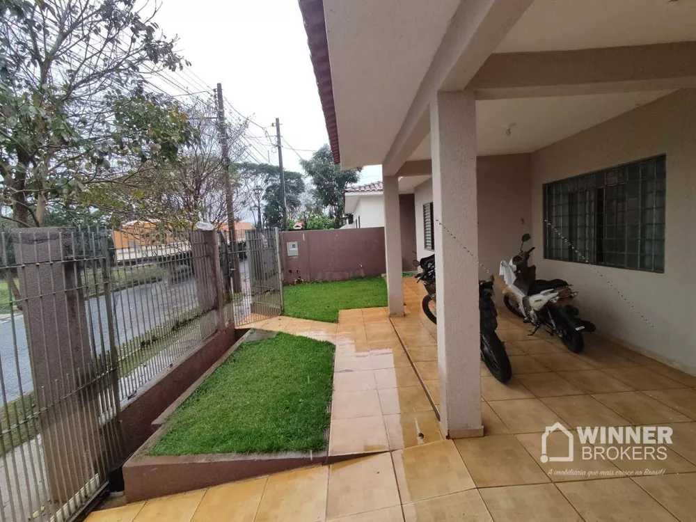 Casa à venda com 3 quartos, 300m² - Foto 1