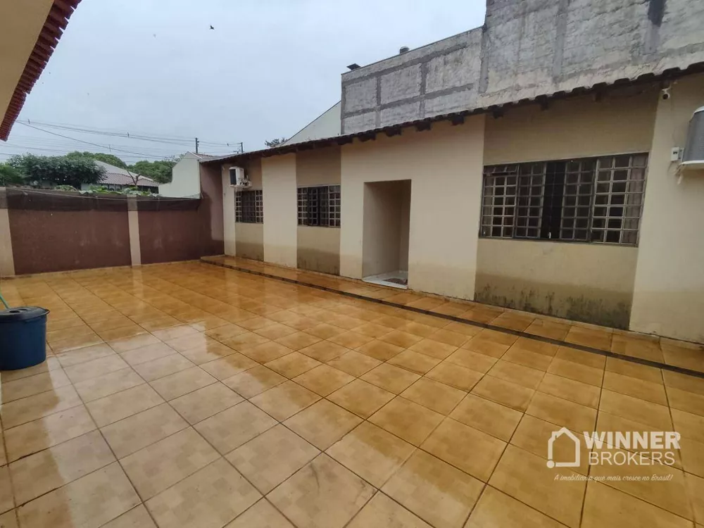 Casa à venda com 3 quartos, 300m² - Foto 4