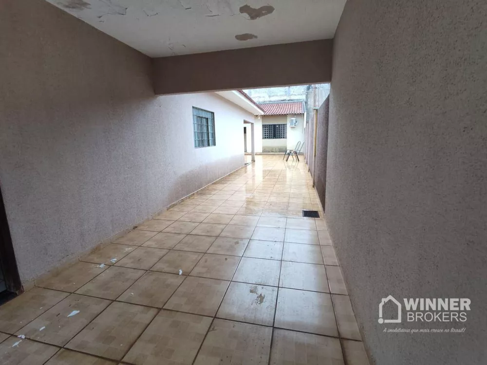 Casa à venda com 3 quartos, 300m² - Foto 2