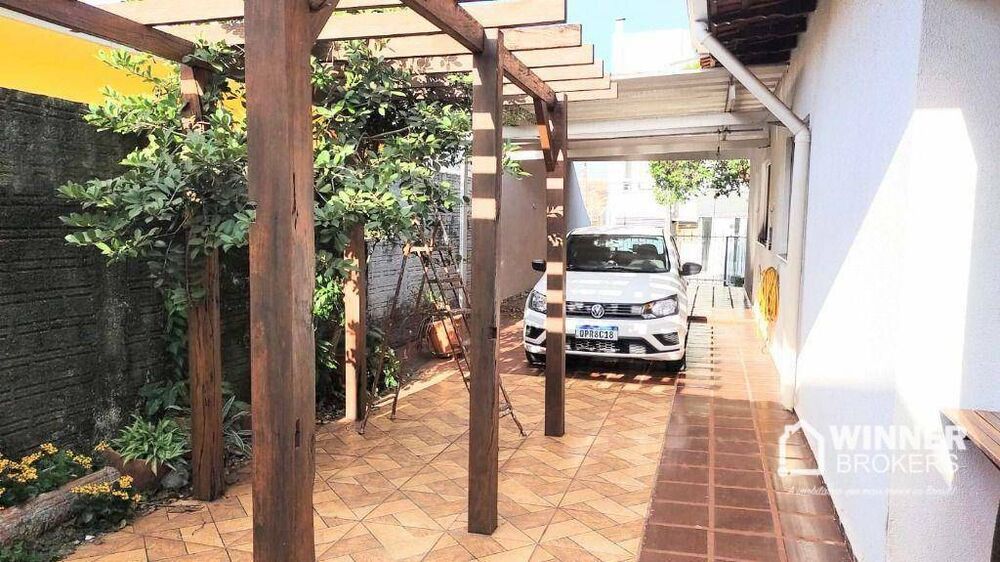 Casa à venda com 4 quartos, 250m² - Foto 2