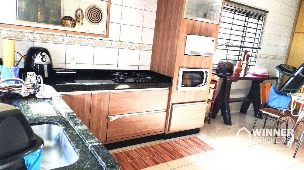 Casa à venda com 4 quartos, 250m² - Foto 7
