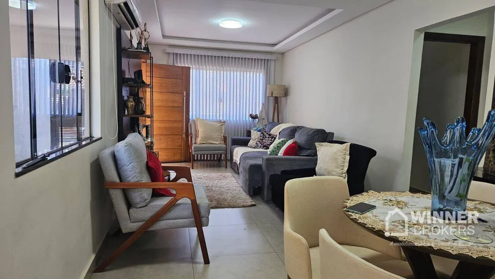 Casa, 4 quartos, 180 m² - Foto 1