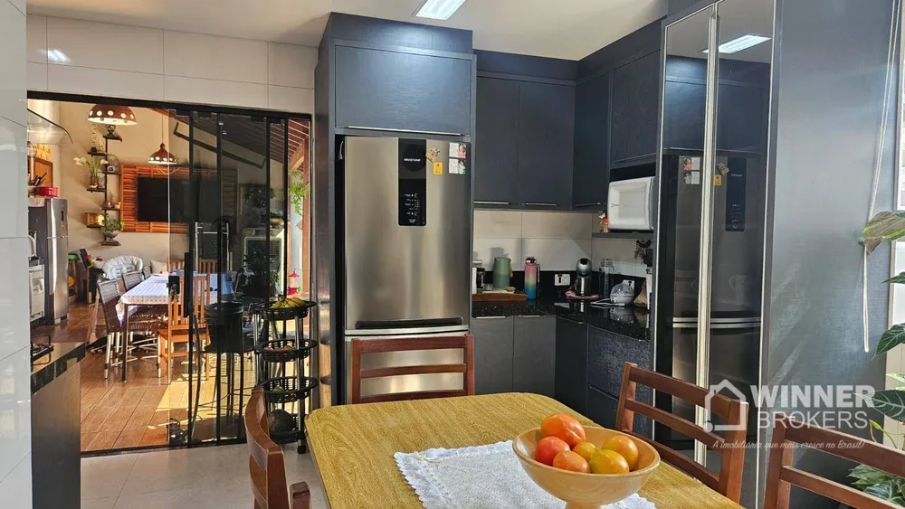 Casa, 4 quartos, 180 m² - Foto 2