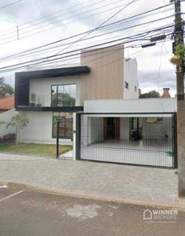 Sobrado à venda com 3 quartos, 300m² - Foto 1
