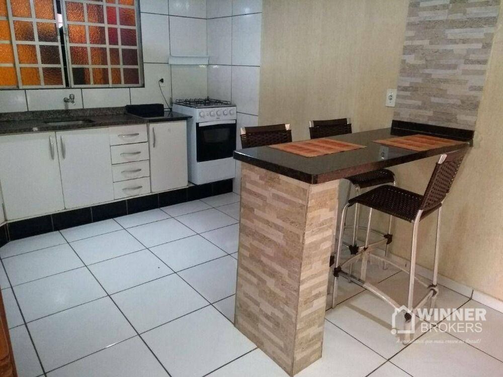 Casa à venda com 4 quartos, 80m² - Foto 1