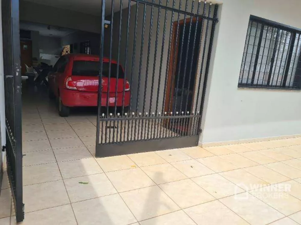 Casa à venda com 3 quartos, 220m² - Foto 2