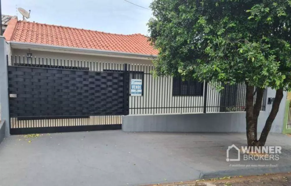 Casa à venda com 3 quartos, 220m² - Foto 1