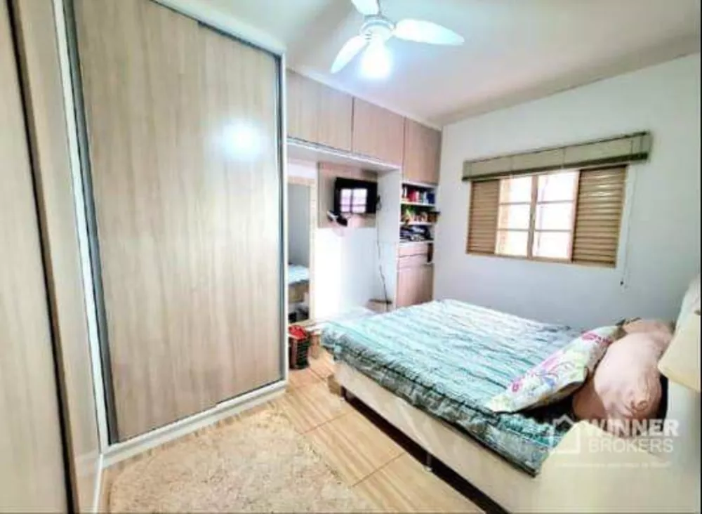 Casa à venda com 2 quartos, 70m² - Foto 4