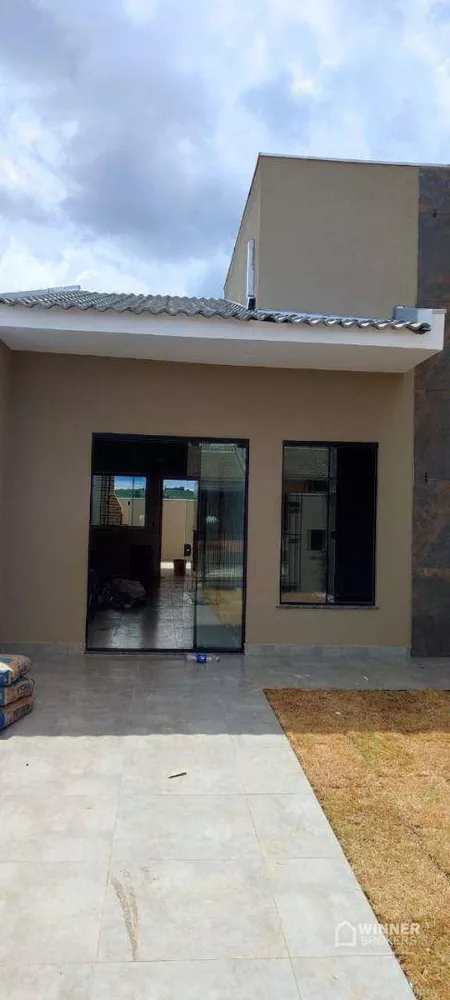 Casa à venda com 2 quartos, 69m² - Foto 1