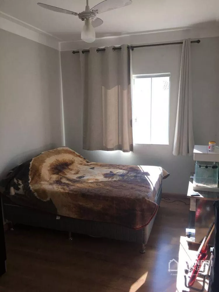 Casa à venda com 3 quartos, 200m² - Foto 4