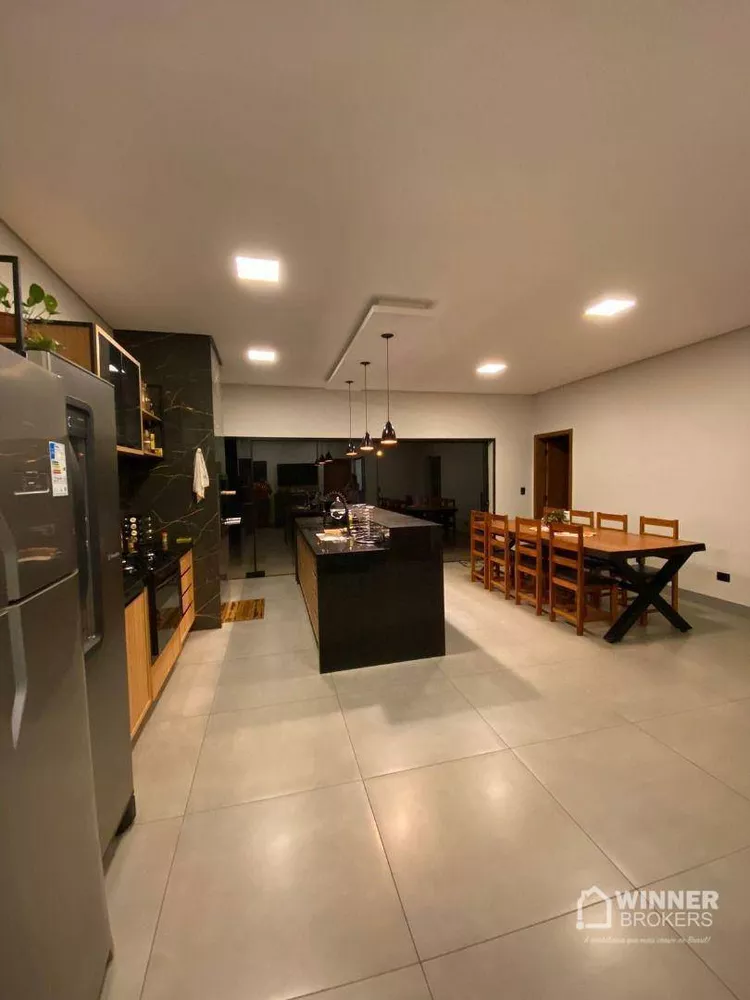 Casa à venda com 3 quartos, 226m² - Foto 3