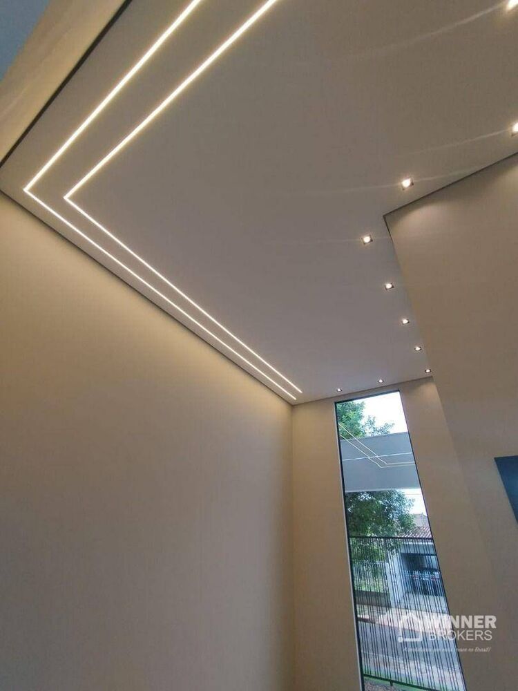 Casa à venda com 3 quartos, 121m² - Foto 1