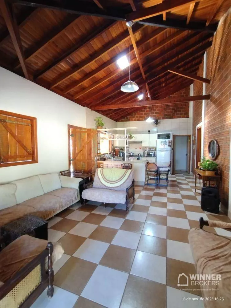 Chácara à venda com 3 quartos, 270m² - Foto 4