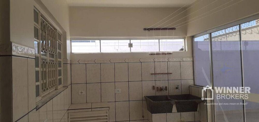 Casa à venda com 5 quartos, 220m² - Foto 11