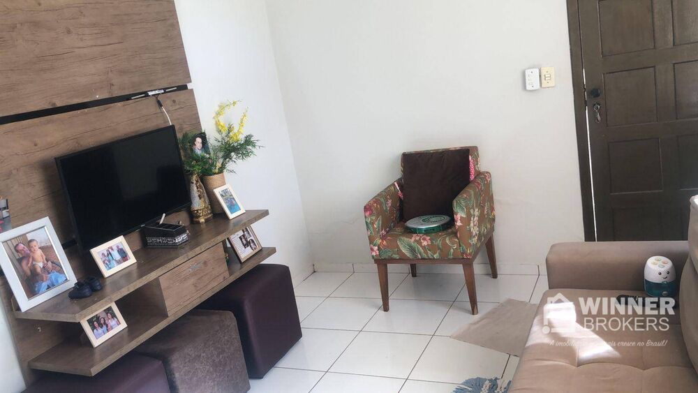Casa à venda com 2 quartos, 70m² - Foto 4