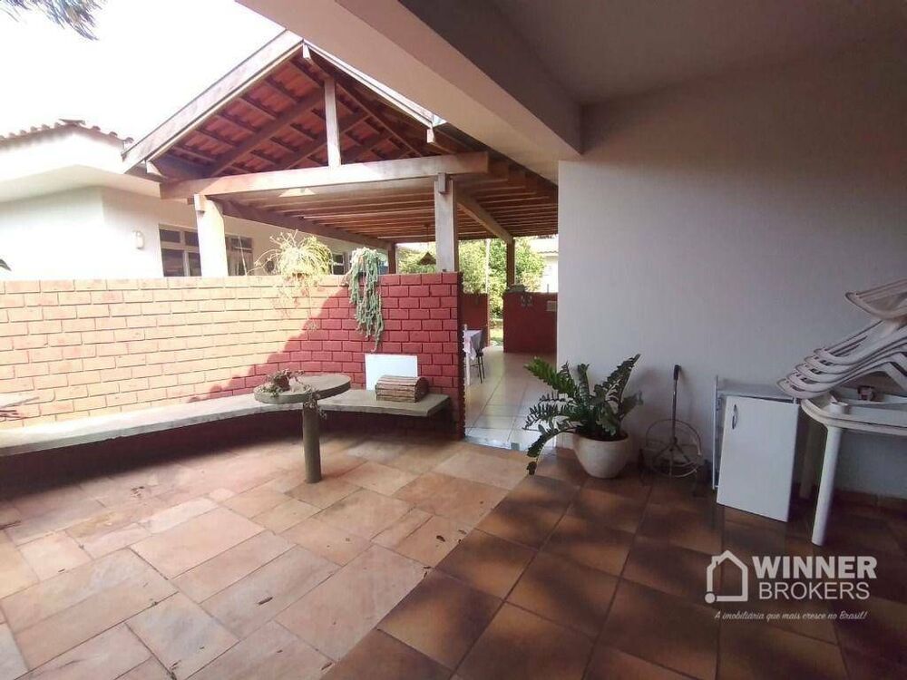 Casa à venda com 4 quartos, 734m² - Foto 2