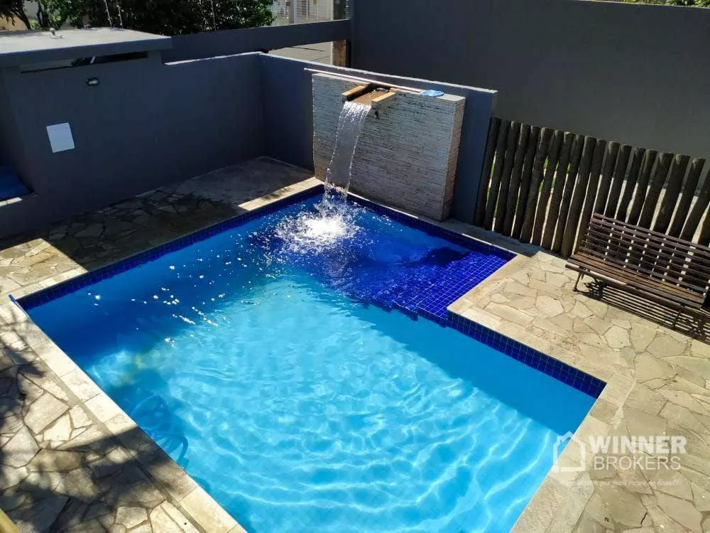 Sobrado à venda com 4 quartos, 350m² - Foto 1