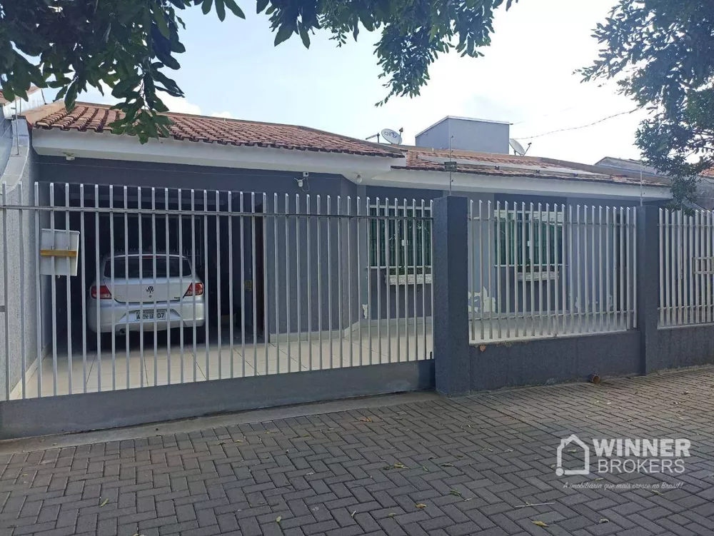 Casa à venda com 5 quartos, 218m² - Foto 2