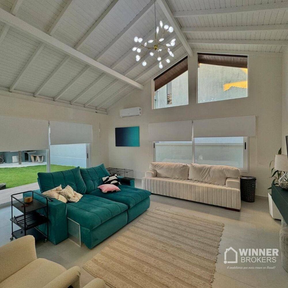 Casa à venda com 3 quartos, 272m² - Foto 1