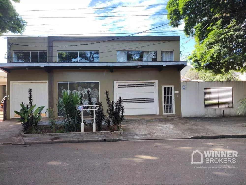 Sobrado à venda com 6 quartos, 300m² - Foto 1