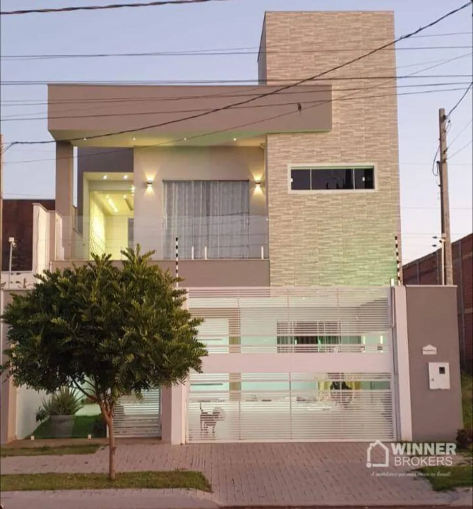 Sobrado, 3 quartos, 215 m² - Foto 1