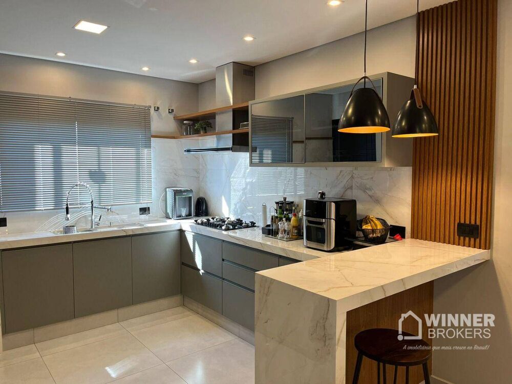 Sobrado à venda com 2 quartos, 202m² - Foto 4