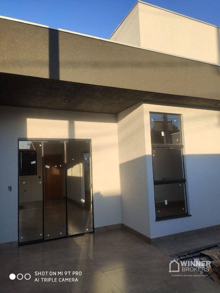 Casa à venda com 2 quartos, 70m² - Foto 1