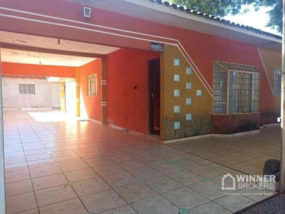 Casa à venda com 4 quartos, 220m² - Foto 2