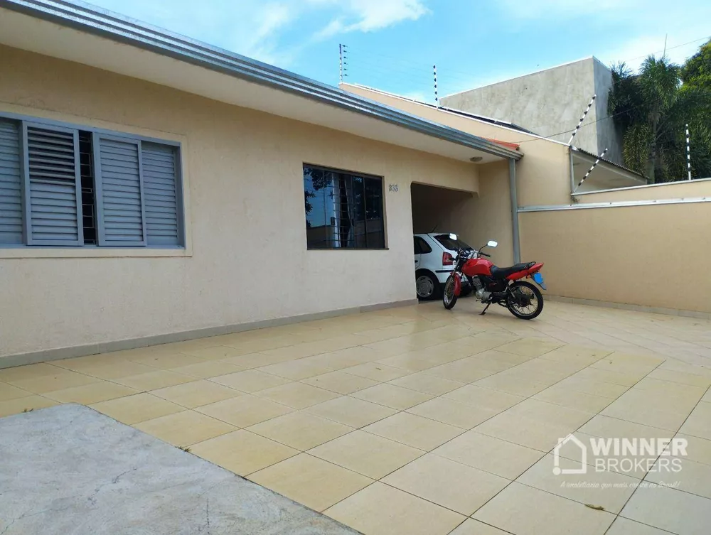 Casa à venda com 4 quartos, 172m² - Foto 1