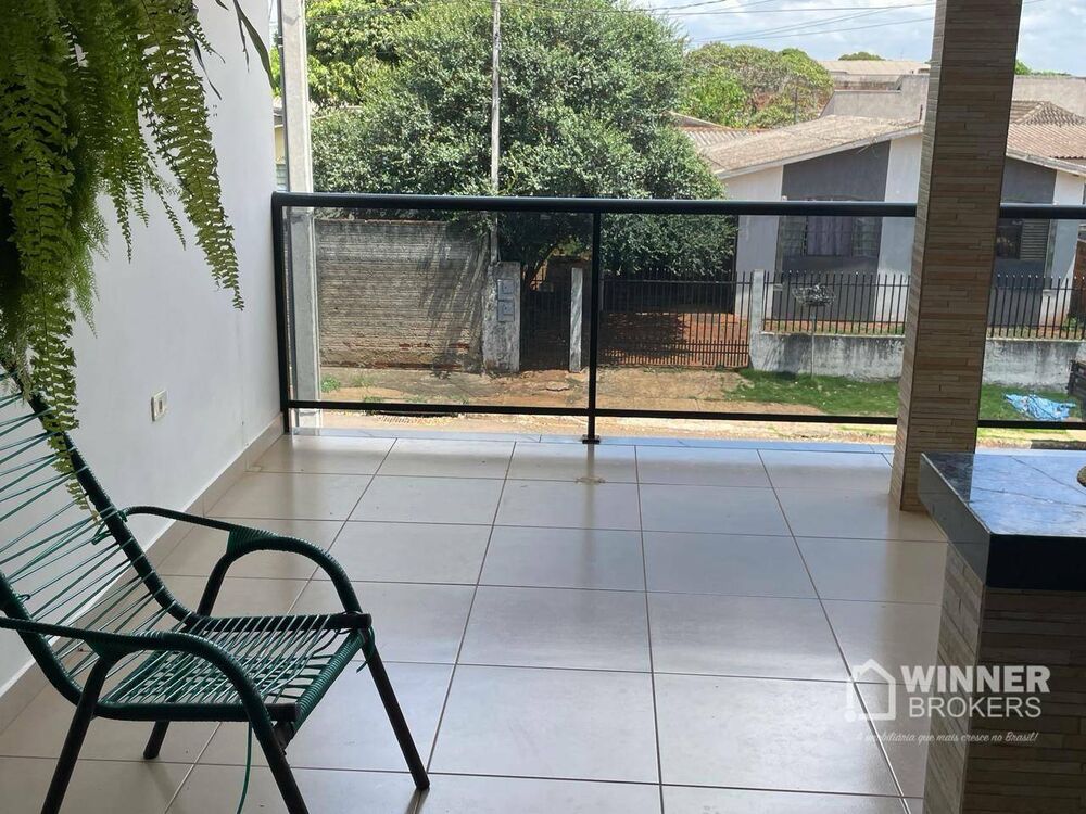 Sobrado à venda com 6 quartos, 186m² - Foto 1