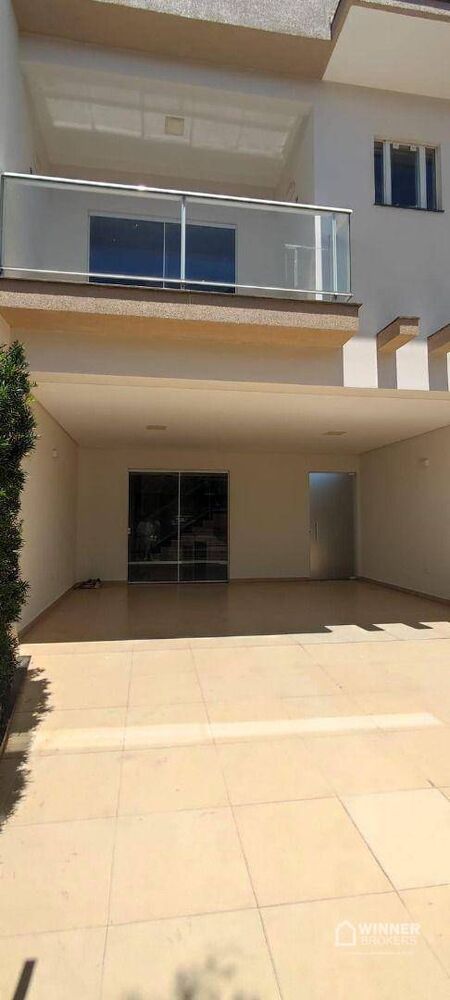 Sobrado à venda com 3 quartos, 220m² - Foto 1